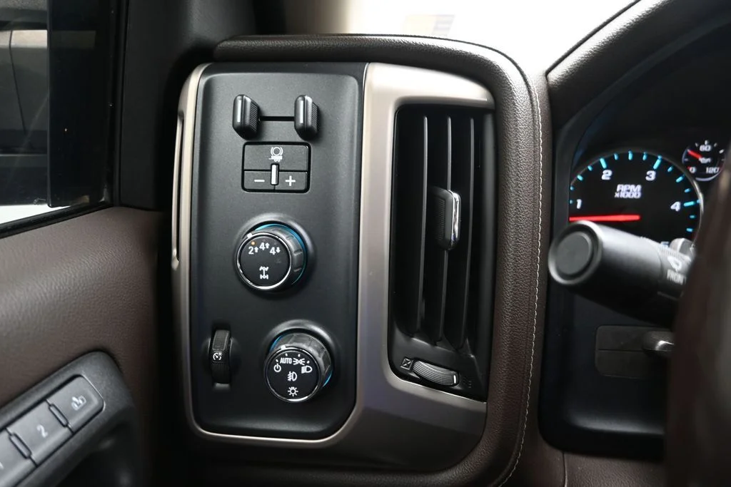 Used 2019 Black GMC Denali image 17
