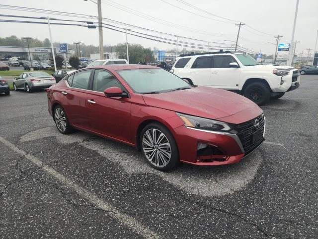Used 2023 Red Nissan 2.5 SL image 1