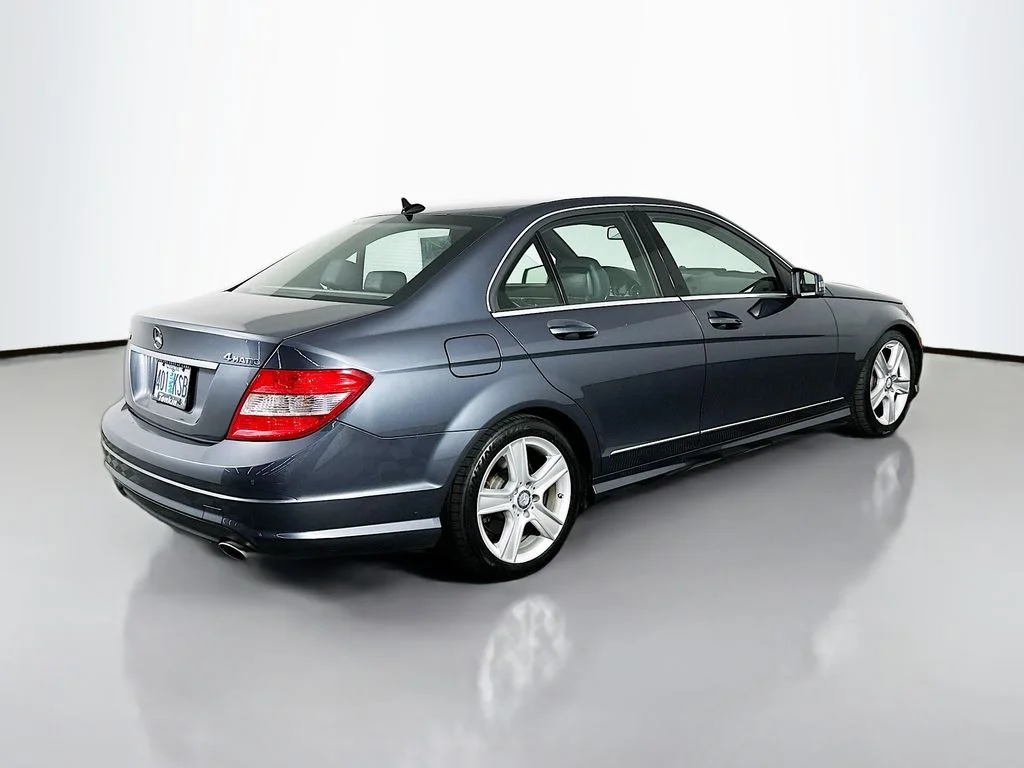 Used 2011  Mercedes-Benz C 300 image 8