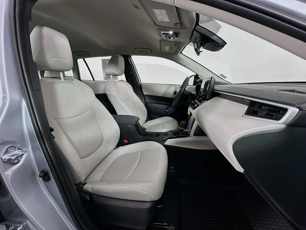 Used 2025 Silver Toyota L image 28