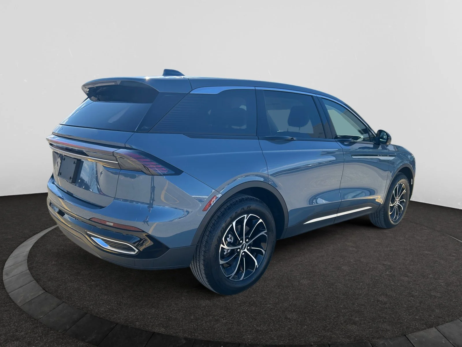 New 2026 Whisper Blue Metallic Clearcoat Lincoln Premiere image 5