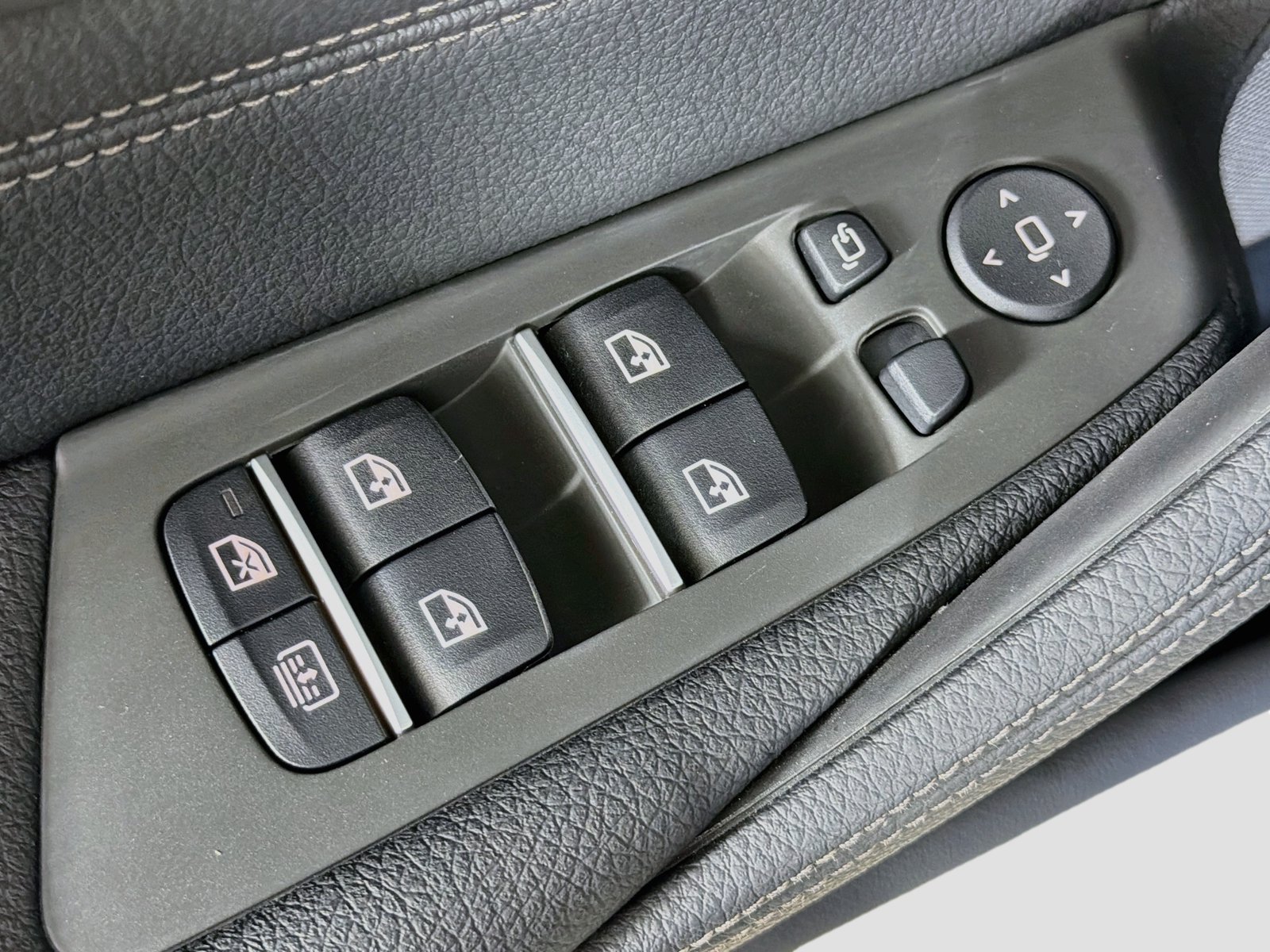 Certified Used 2023 Skyscraper Grey Metallic BMW 530i image 18