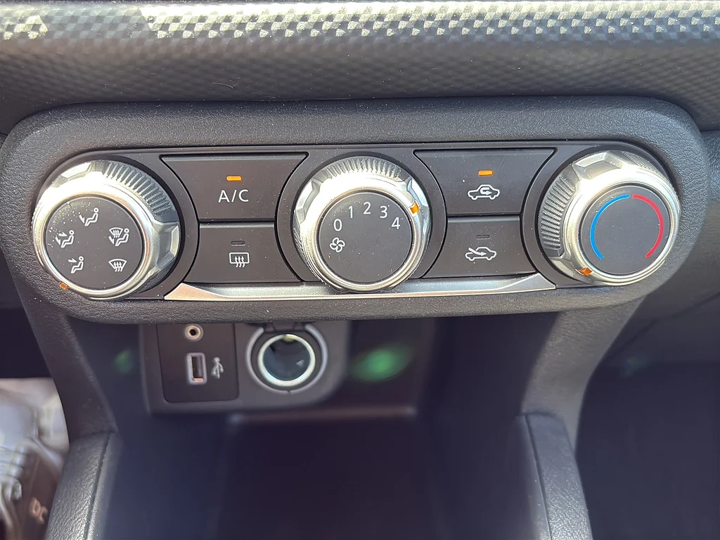 Used 2025 Electric Blue Metallic Nissan  image 27