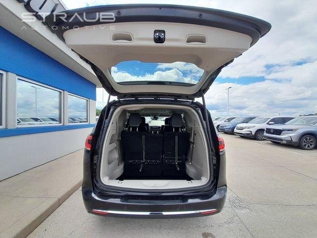 Used 2022 Brilliant Black Crystal Pearlcoat Chrysler Touring L image 57