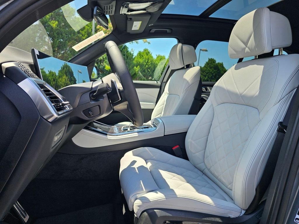 New 2026 Skyscraper Grey Metallic BMW sDrive40i image 13