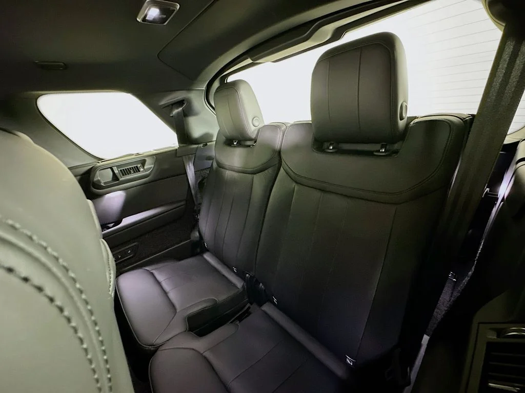 New 2026 Santorini Black Land Rover SE image 29