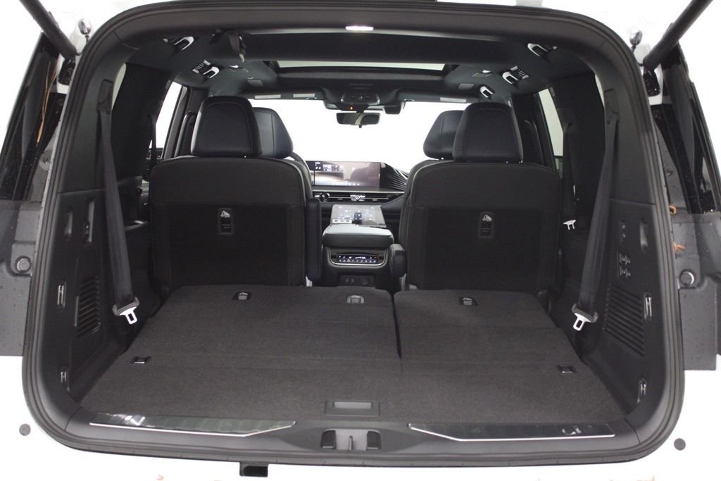 Used 2026 White INFINITI SPORT image 47