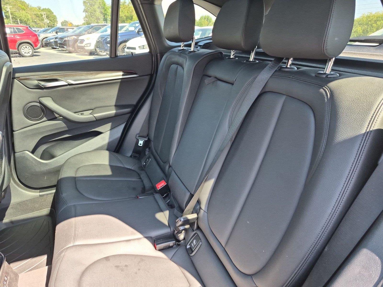 Used 2020 Black Sapphire Metallic BMW sDrive28i image 33