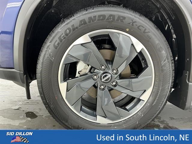Used 2025 Deep Ocean Blue Pearl Nissan SV image 18