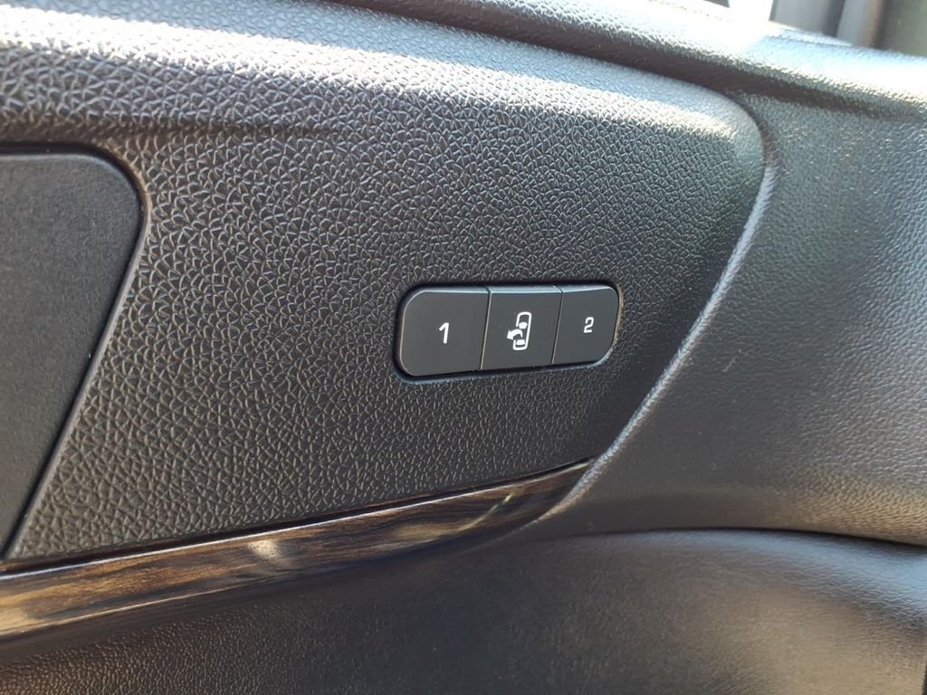 Used 2014 Iridium Metallic GMC Denali image 11