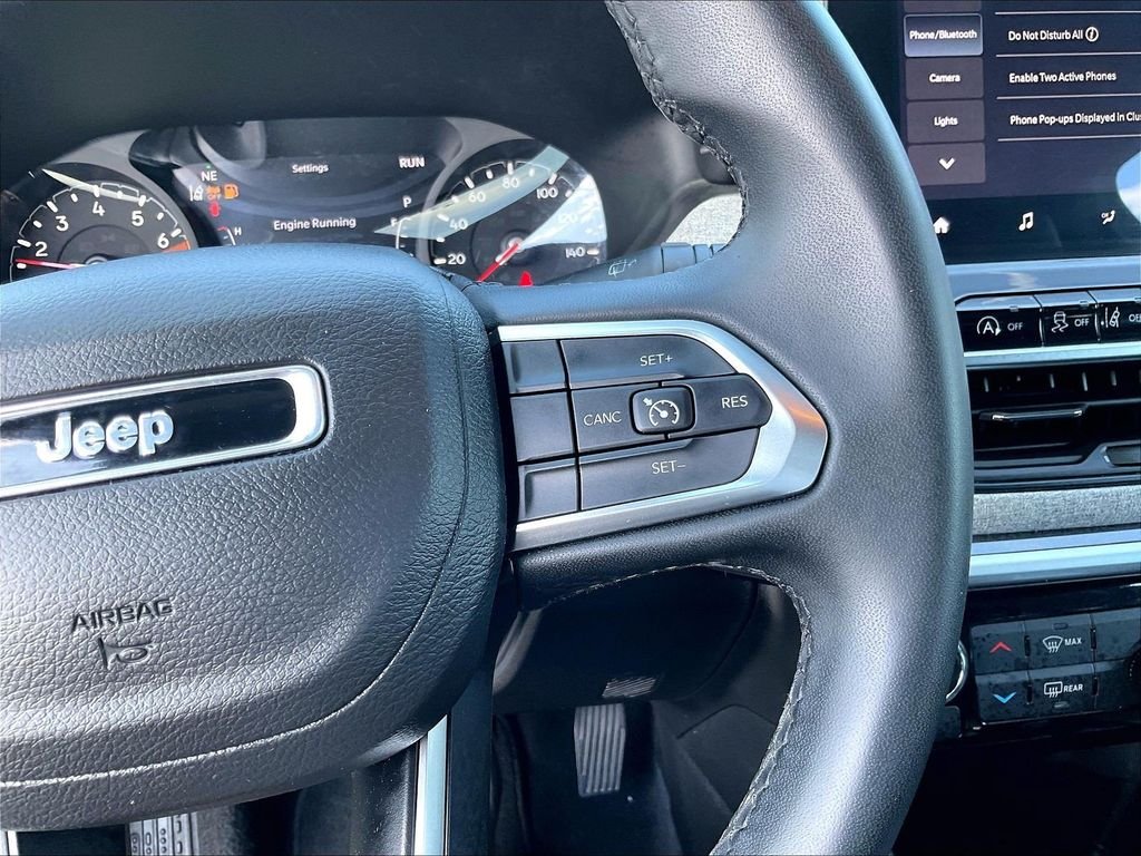 Used 2024 White Jeep Latitude image 23