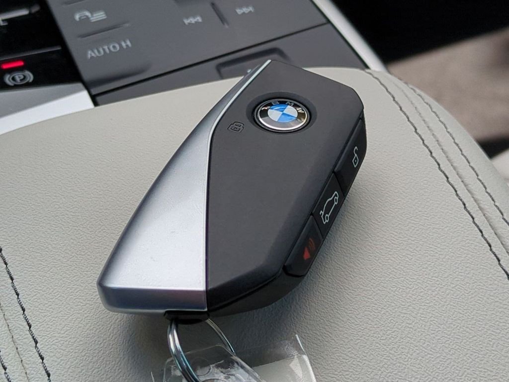 New 2026 Alpine White BMW xDrive28i image 30