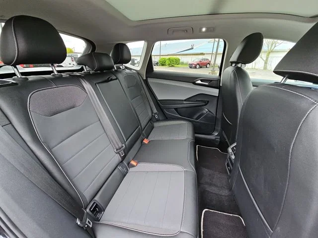 Used 2023 Black Volkswagen 1.5T SE image 27