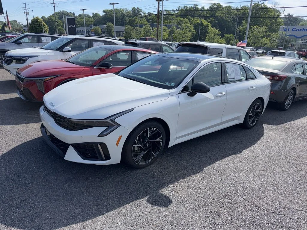 Used 2025 White Kia GT-Line image 1