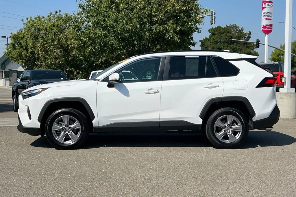 Used 2025 White Toyota XLE image 10