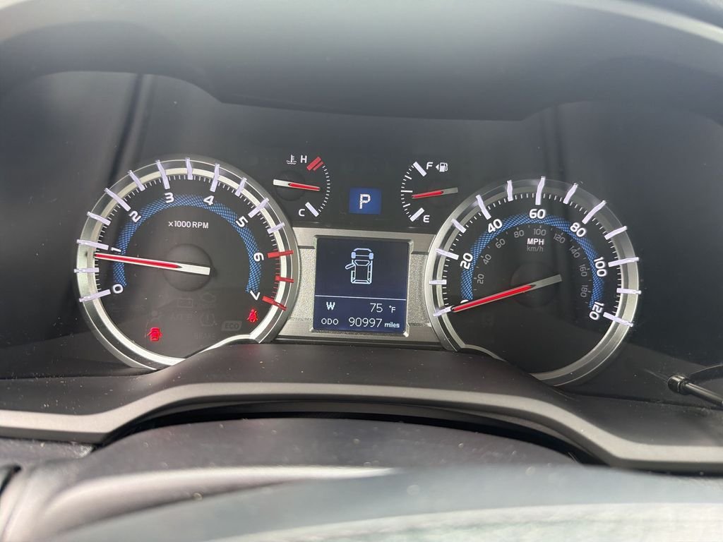 Used 2019 White Toyota SR5 image 15