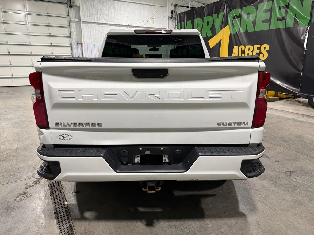 Used 2021 Summit White Chevrolet Custom image 7