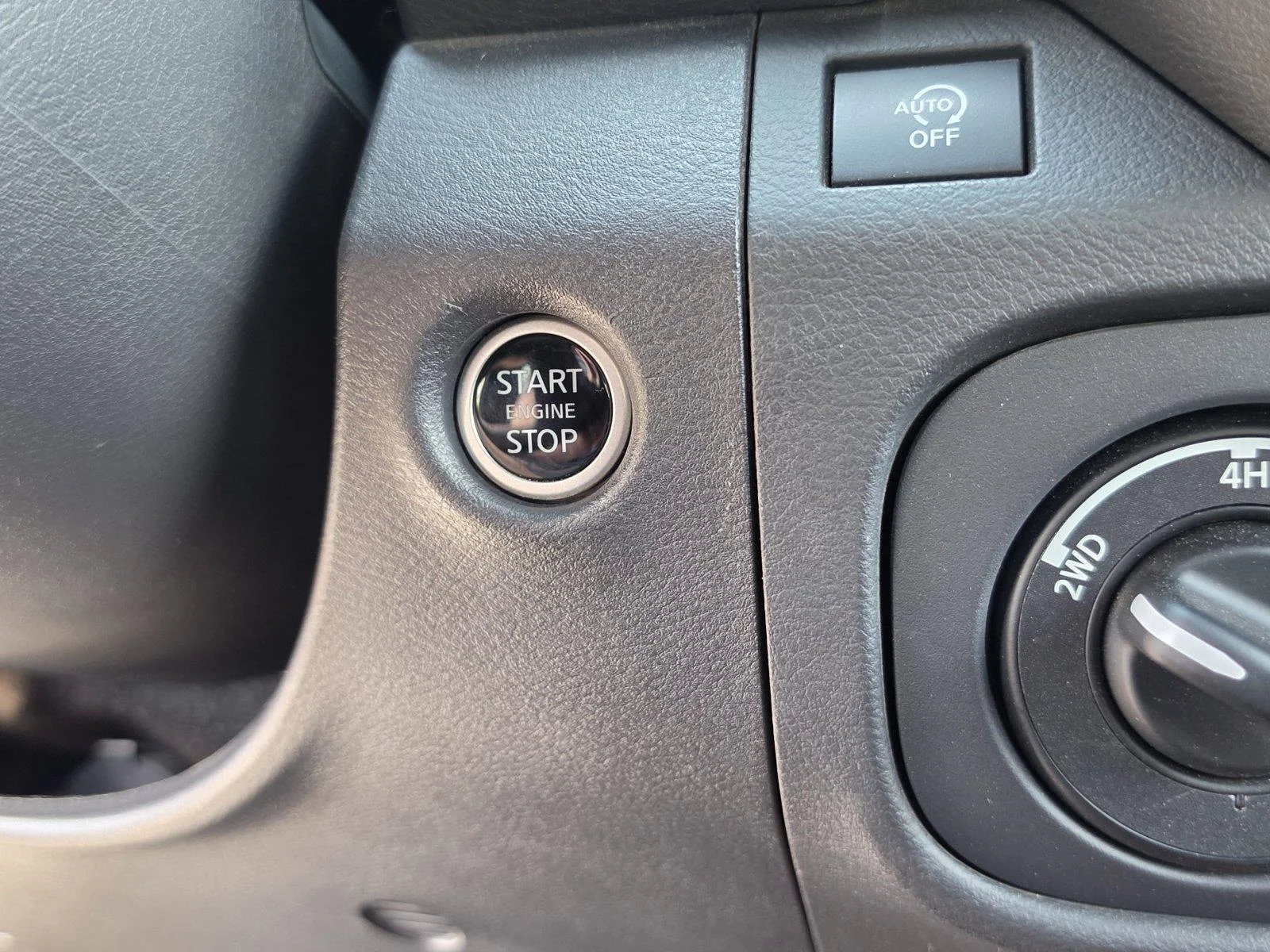 Used 2025 Boulder Gray Pearl Nissan PRO-4X image 25