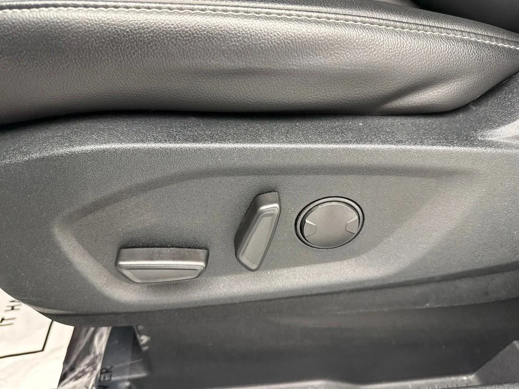 Used 2022 White Ford SEL image 20
