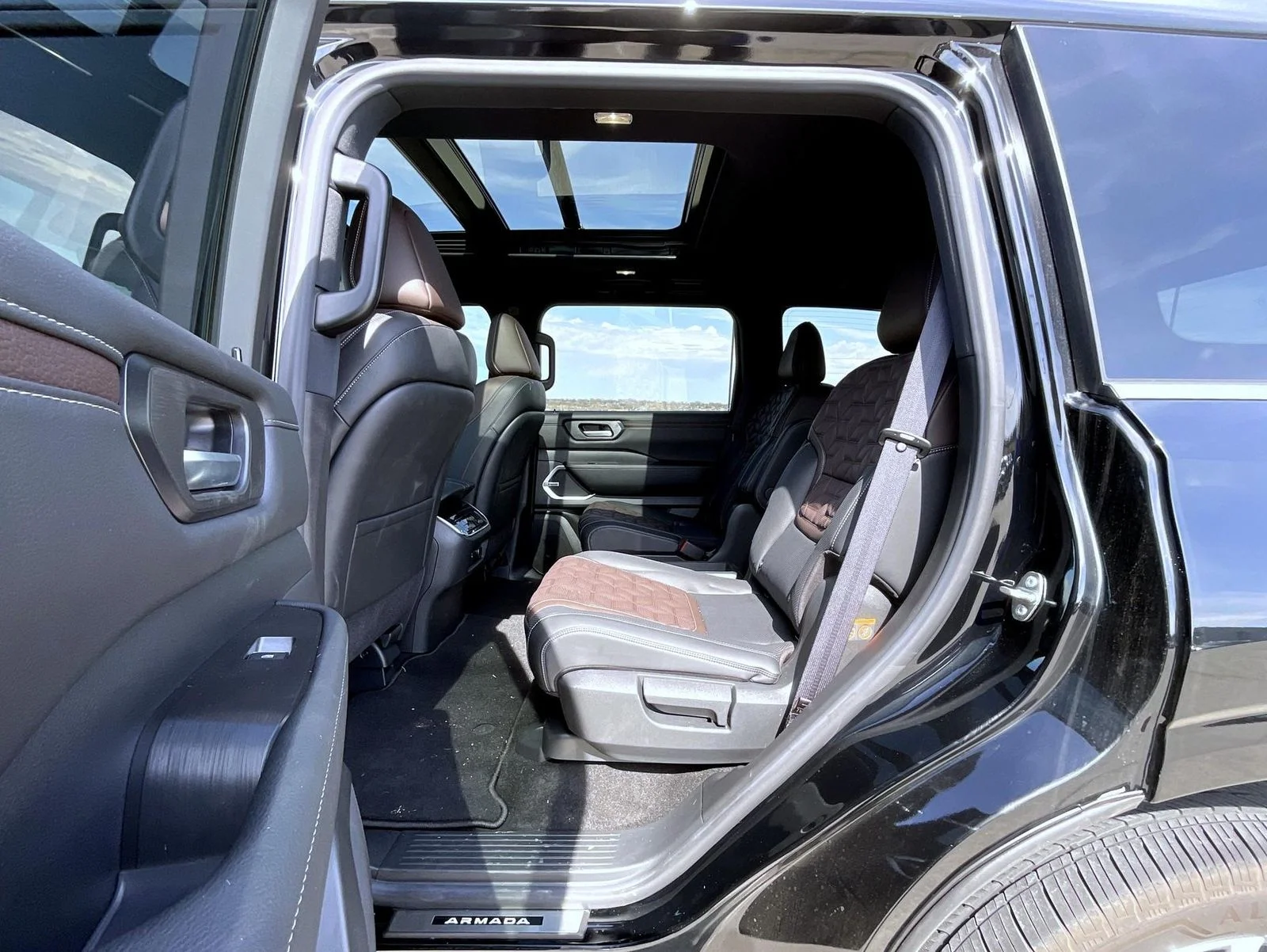 Used 2025 Black Nissan Platinum Reserve image 20