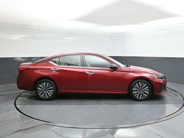 Used 2025 Red Nissan 2.5 SV image 11