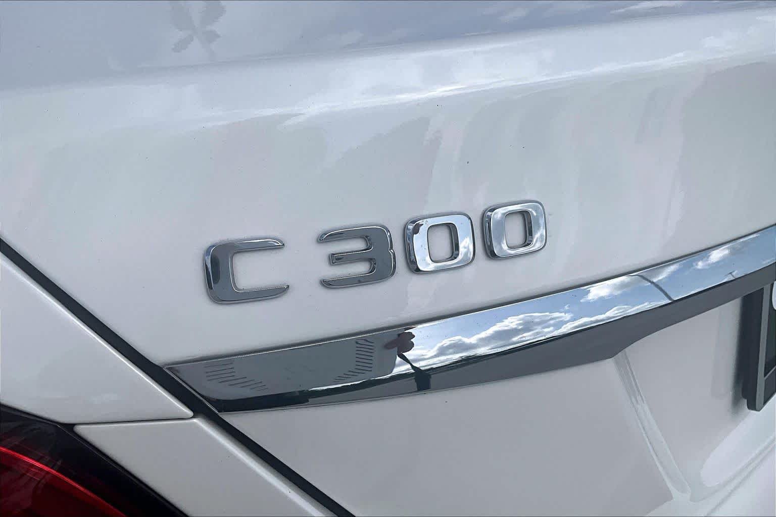 Used 2021 designo Diamond White Metallic Mercedes-Benz C 300 image 9