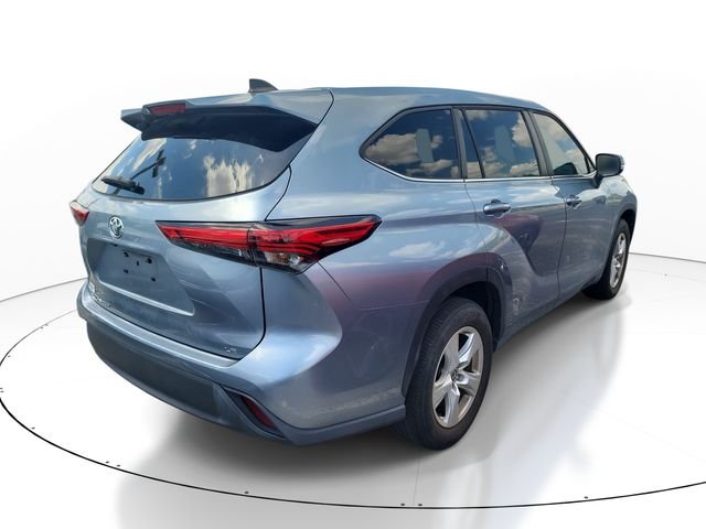 Used 2023  Toyota LE image 5