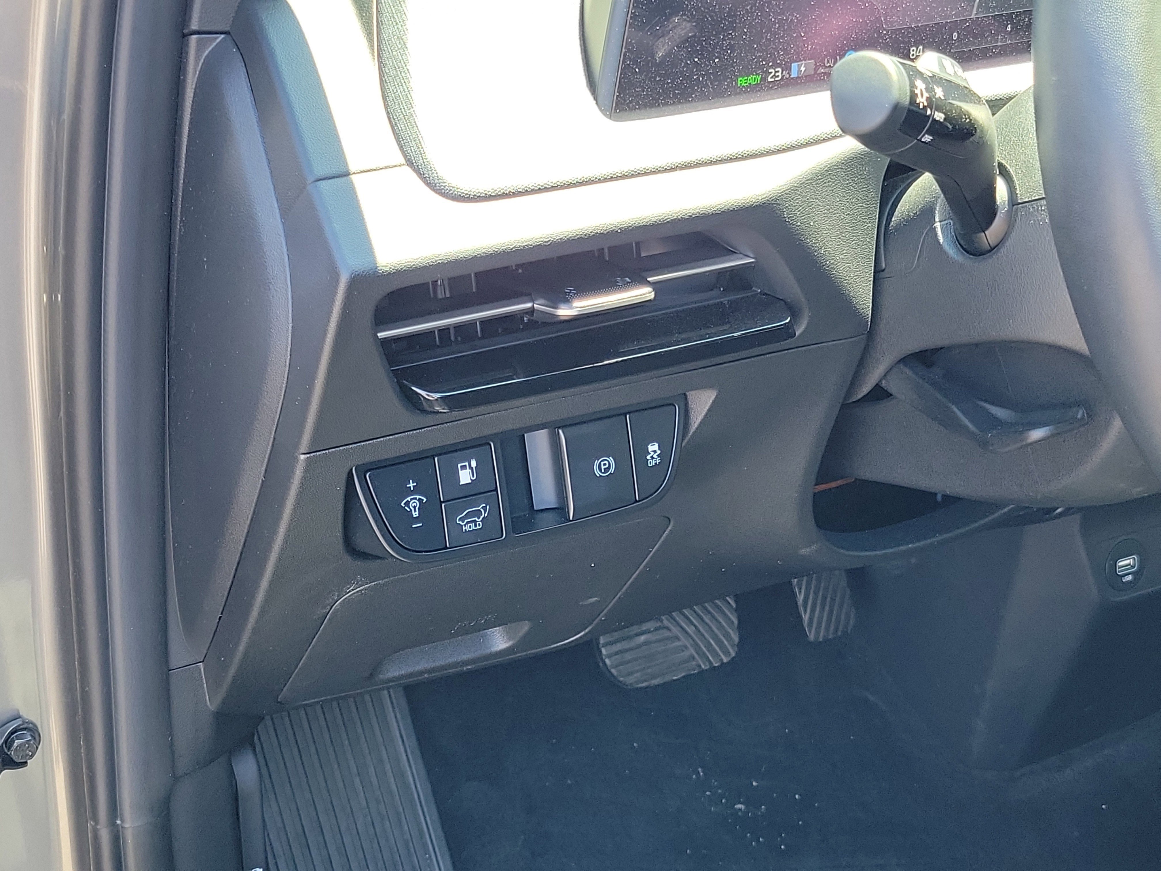 Used 2023 Steel Gray Kia Wind image 19