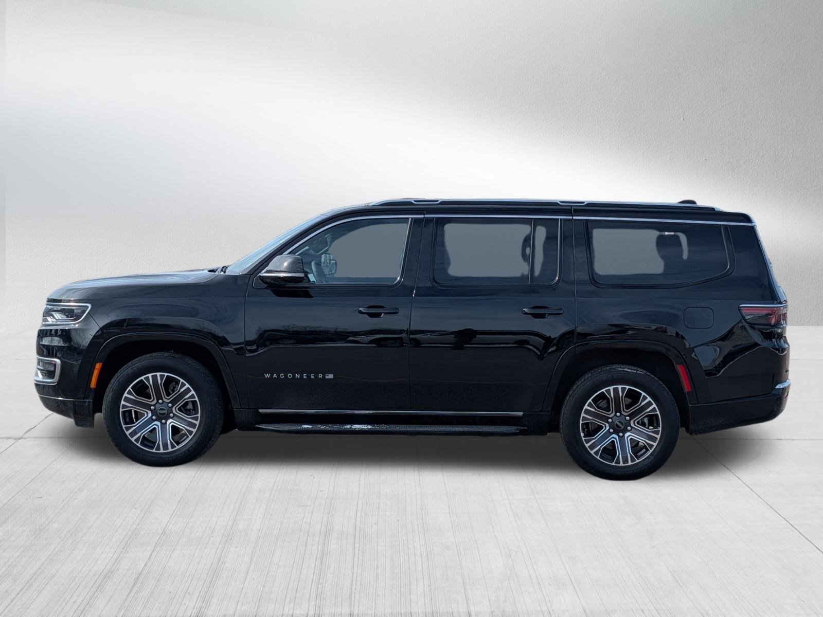 Used 2025 Diamond Black Crystal Pearlcoat Jeep 4WD image 4