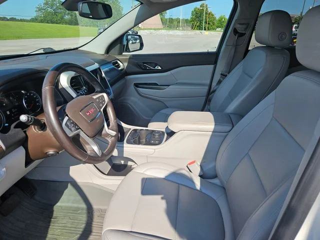 Used 2023 White GMC SLT image 9