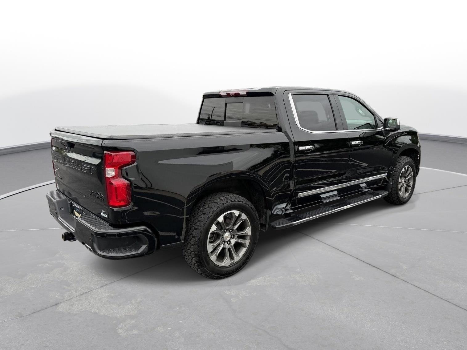 Used 2023 Black Chevrolet High Country image 5