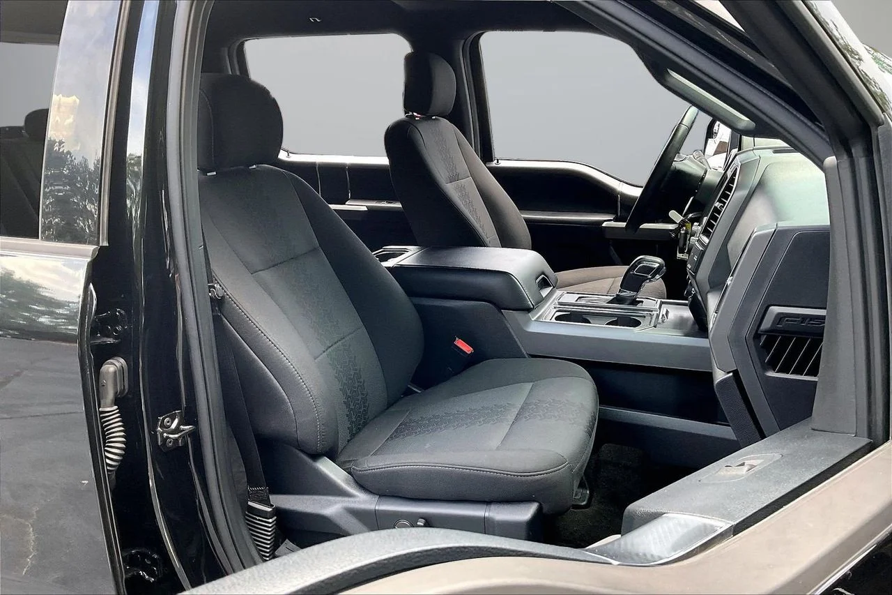 Used 2020 Black Ford XLT image 22