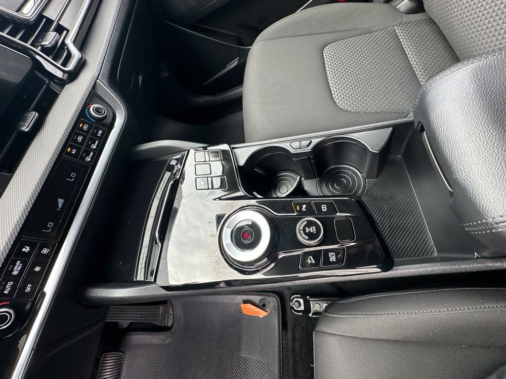 Used 2023 White Kia LX image 19