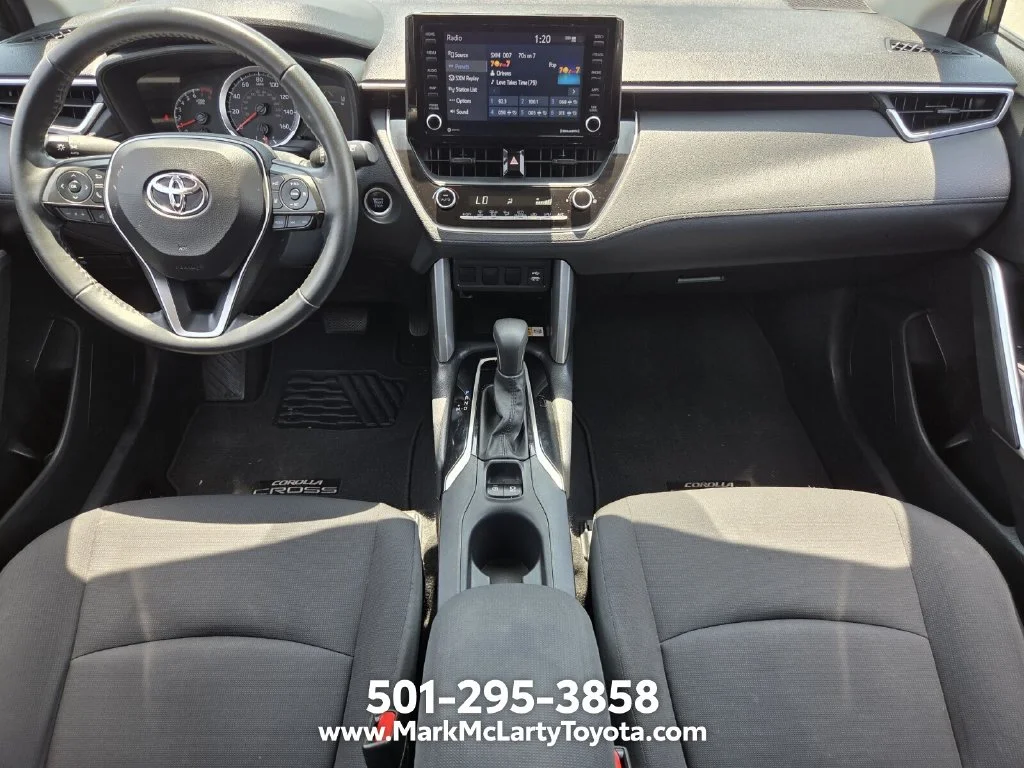 Used 2022  Toyota LE image 12