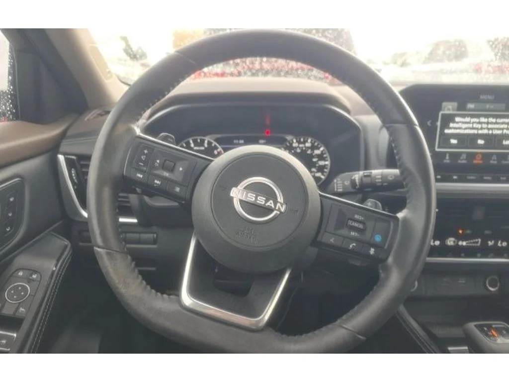 Used 2023 2 Tone White / Black Roof Nissan SL image 7