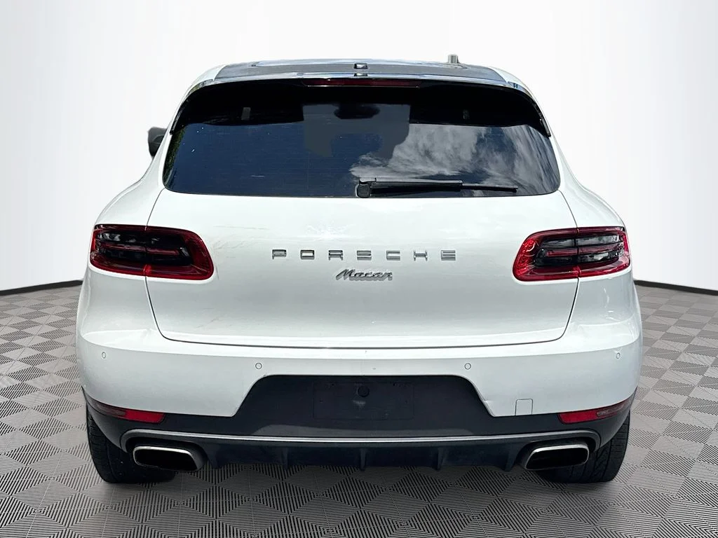 Used 2018  Porsche  image 7