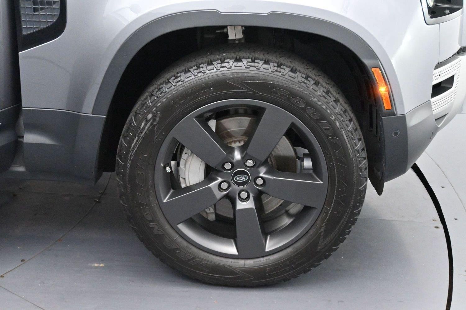 Used 2024 Eiger Grey Metallic Land Rover S image 40