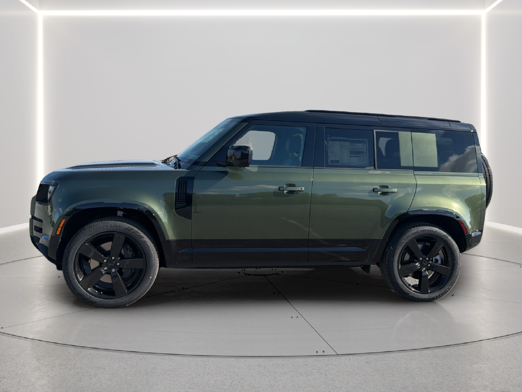 New 2026 Woolstone Green Land Rover X-Dynamic SE image 13