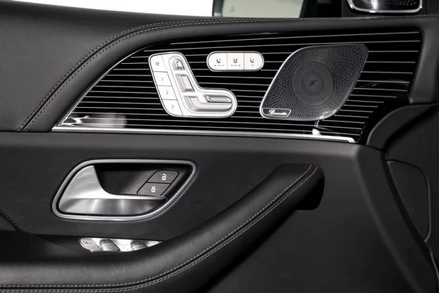 Used 2021 Maybach Two-Tone Paint Iridium Silver/Selenite Gre Mercedes-Benz Maybach GLS 600 image 59