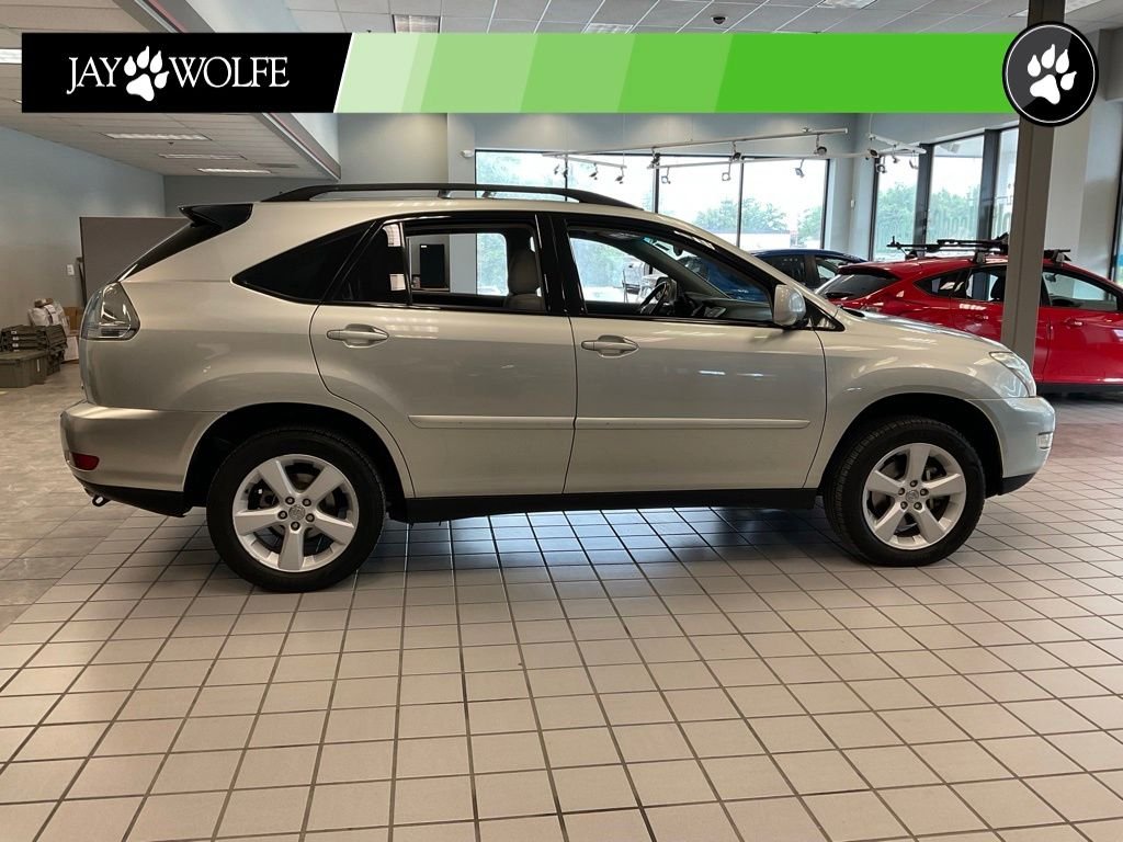 Used 2005  Lexus 330 image 6