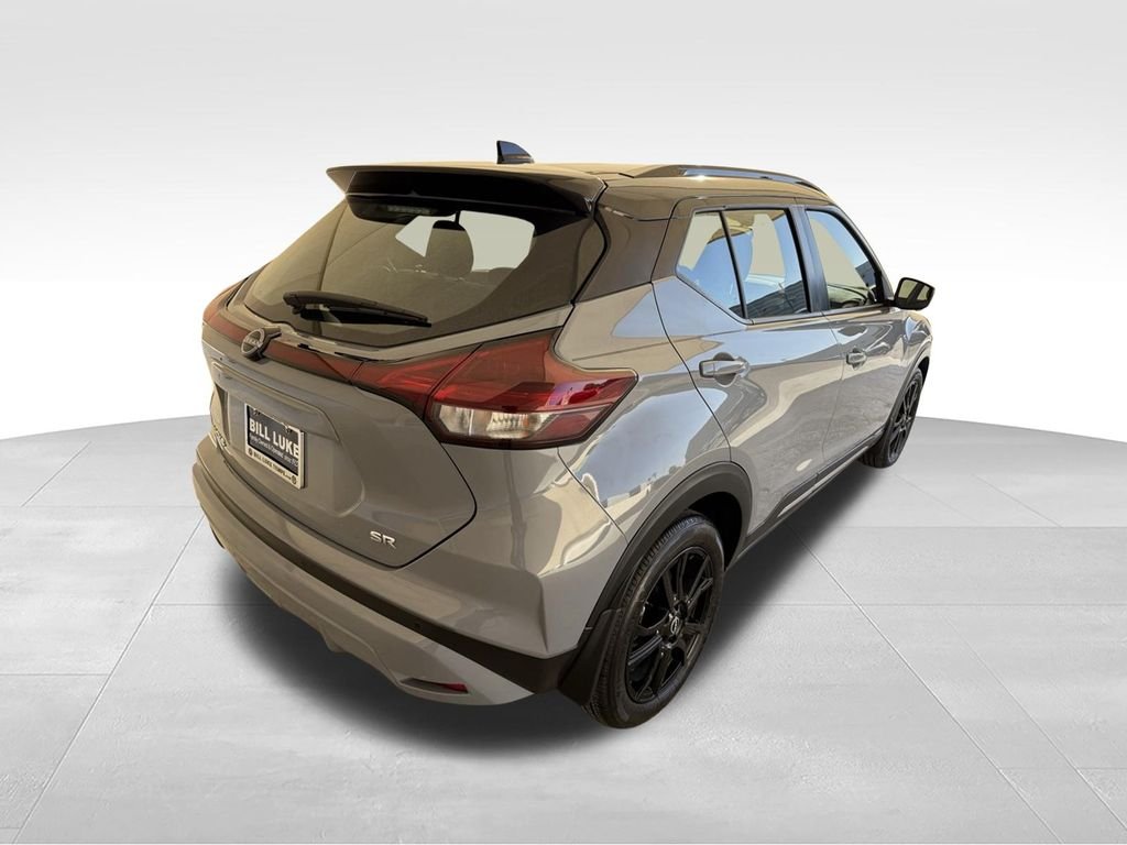 Used 2024 Super Black Nissan SR image 5