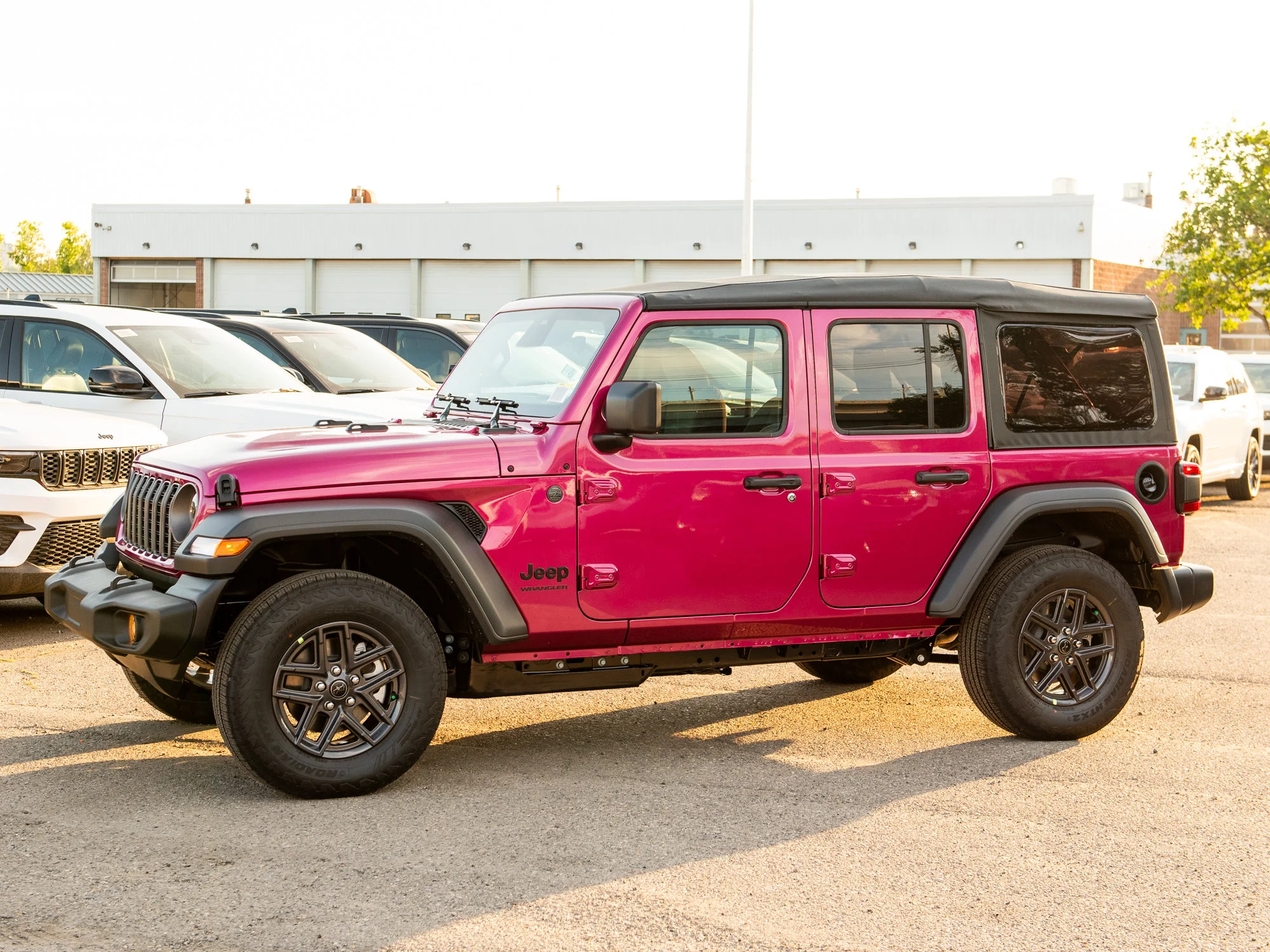 New 2026 limited edition tuscadero pearl Jeep Sport S* image 2