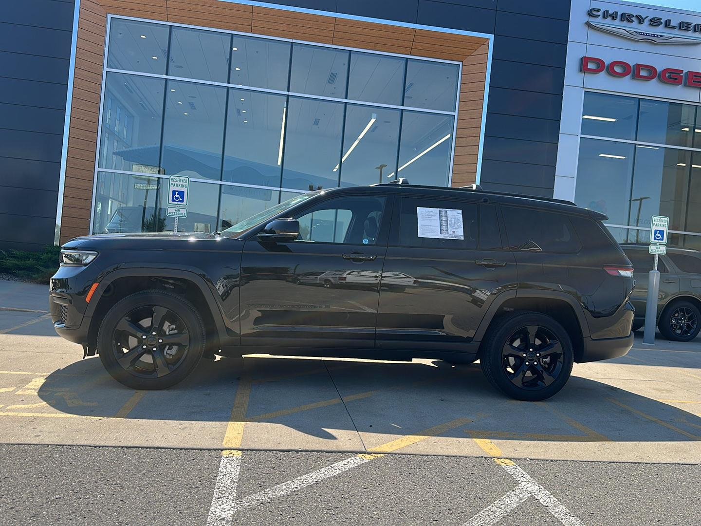 Used 2025 Jeep Grand Cherokee L Altitude with VIN 1C4RJKAG5S8674807 for sale in Kansas City