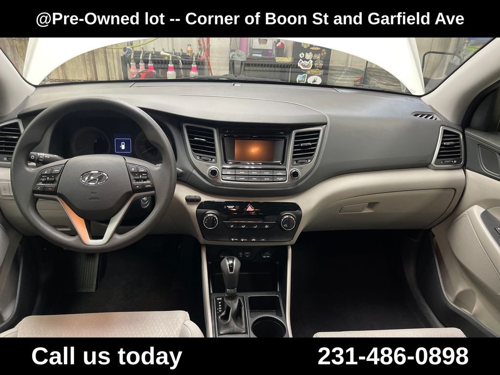 Used 2018 White Hyundai SE image 18