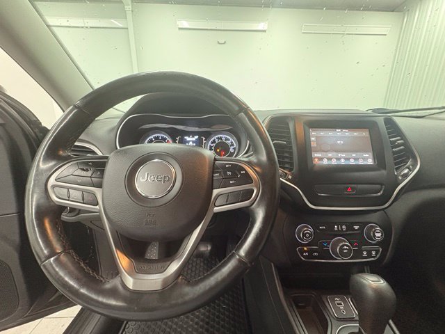 Used 2019 Black Jeep Latitude image 19