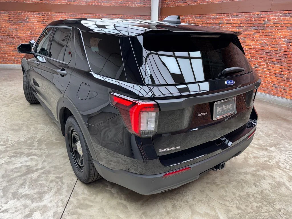 New 2026 Black Ford Base image 2