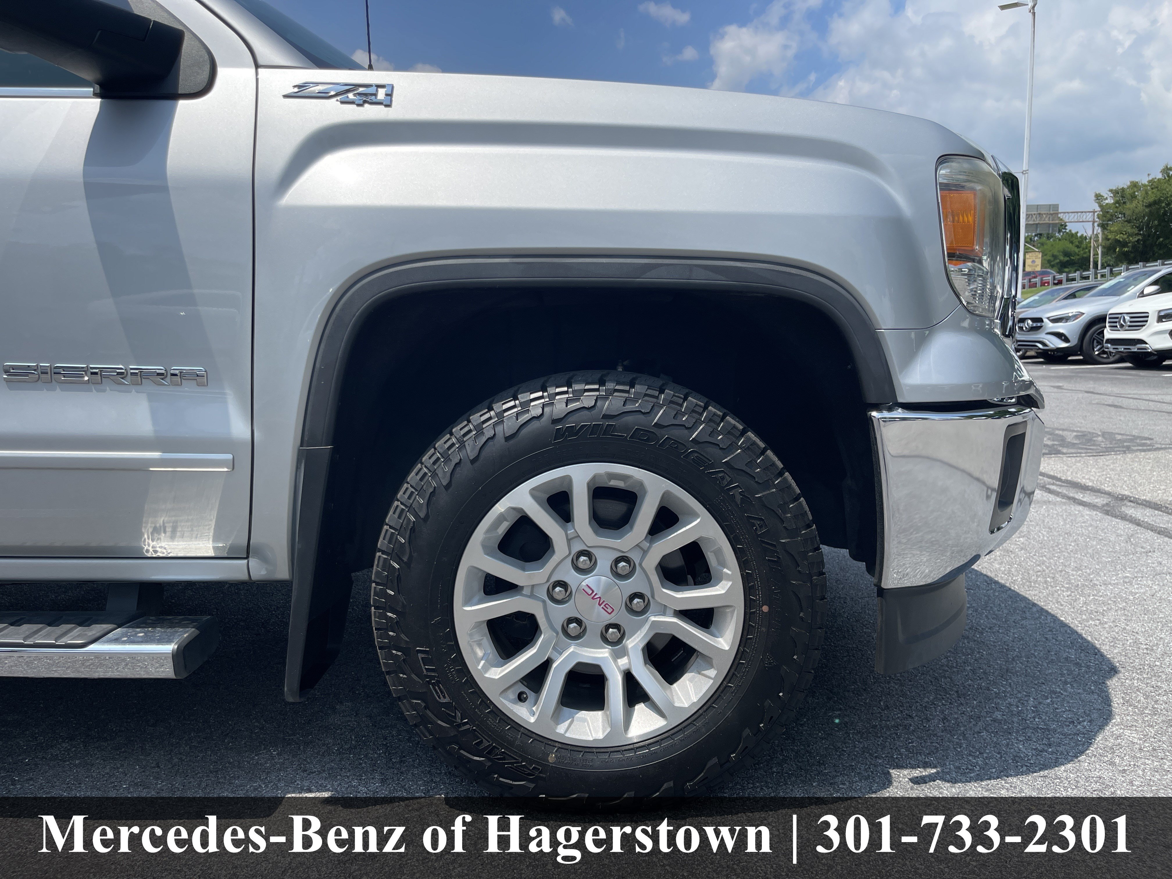 Used 2015 Quicksilver Metallic GMC SLE 4WD Crew Cab 153.0 image 35