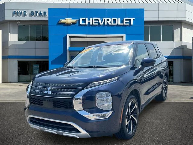 Used 2024 White Mitsubishi SE image 3