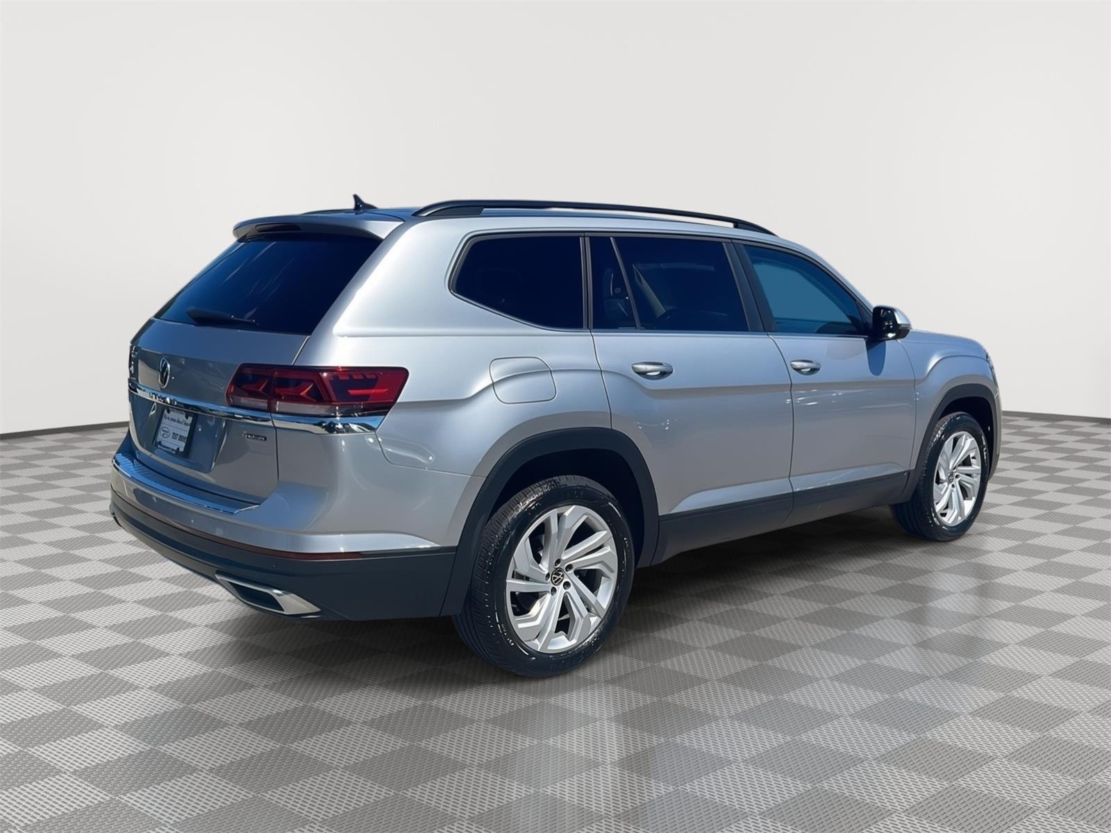 Used 2023 Pyrite Silver Metallic Volkswagen 2.0T SE w/Technology image 5