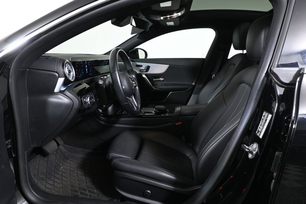 Used 2023  Mercedes-Benz CLA 250 image 3